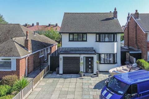 Preston New Road, Southport PR9 3 bed detached house for sale