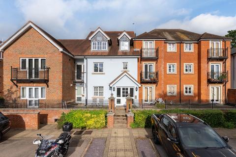 Horsham Road, Dorking 2 bed apartment for sale
