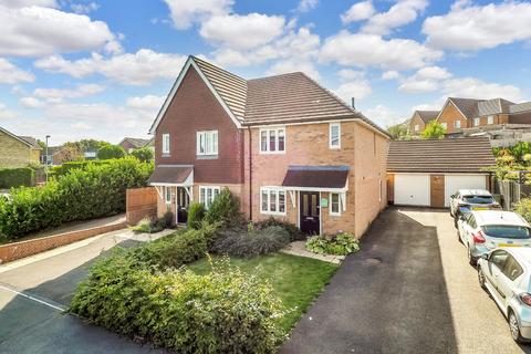 Edith Drive, Alton, Hampshire 3 bed semi