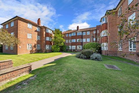 Croydon Road, Wallington 2 bed ground floor flat for sale