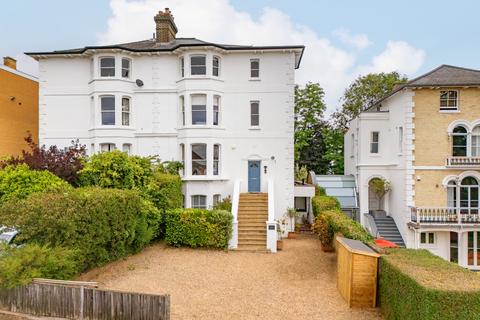 Thornton Hill, Wimbledon SW19 3 bed apartment for sale