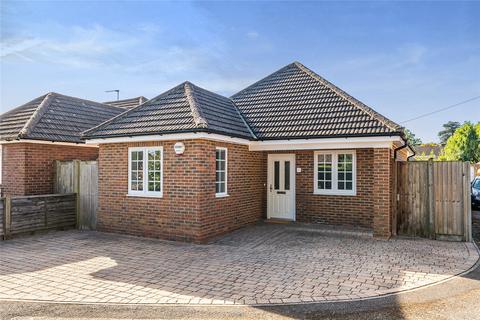 Burlea Close, Hersham, Surrey, KT12 3 bed detached house for sale