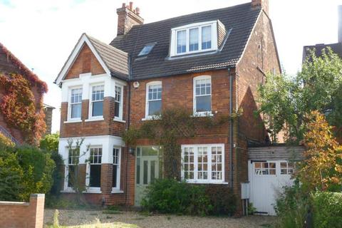 6 bedroom detached house for sale