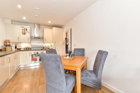 Sovereign Way, Tonbridge, Kent 2 bed apartment for sale