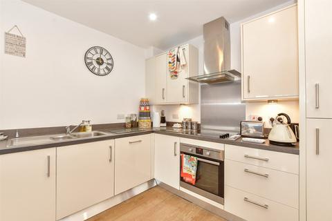 Sovereign Way, Tonbridge, Kent 2 bed apartment for sale