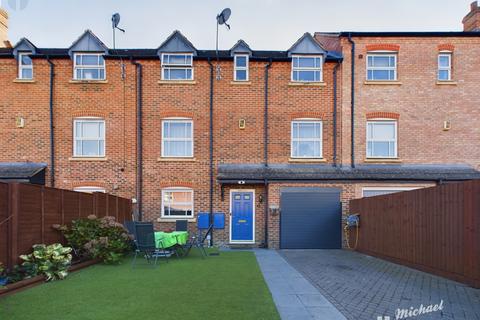 Wedgewood Street, Aylesbury... 3 bed townhouse for sale