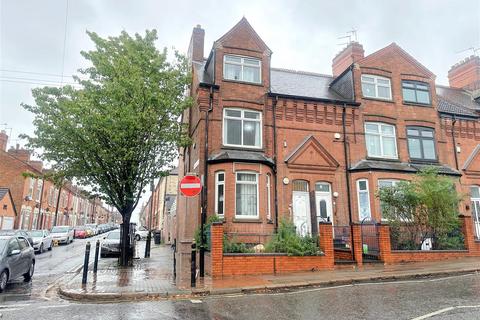 5 bedroom end of terrace house for sale