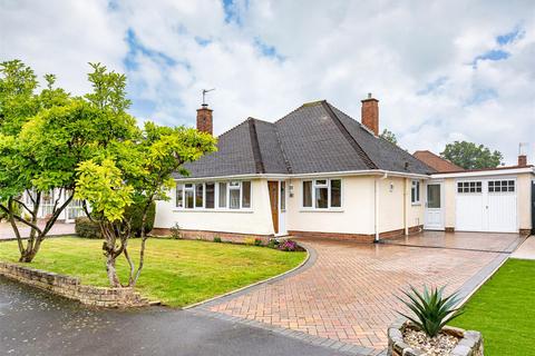 91 Oaken Park, Codsall, WV8 2BW 3 bed detached bungalow for sale