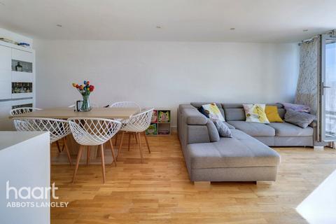 School Mead, Abbots Langley 2 bed flat for sale