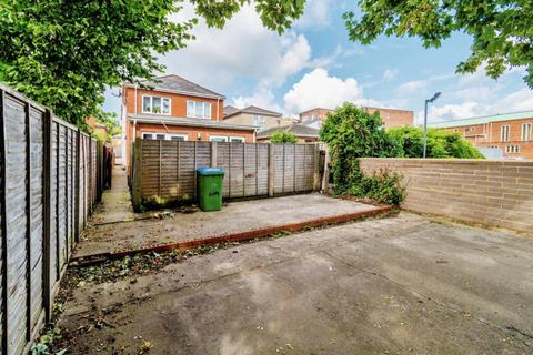5 bedroom semi-detached house for sale
