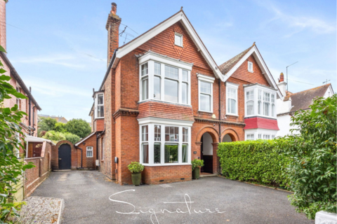 6 bedroom semi-detached house for sale