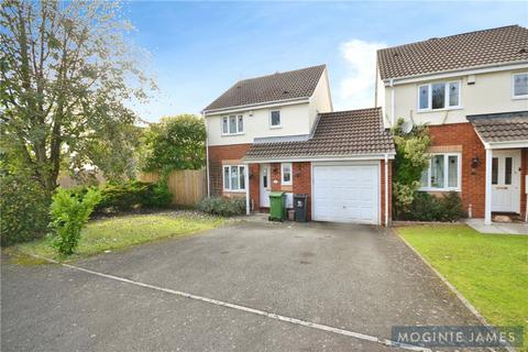 3 bedroom link detached house for sale