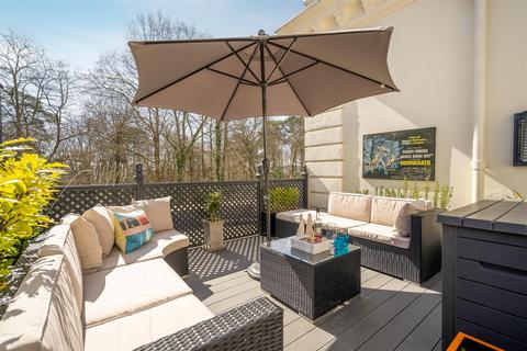Brook Avenue, Ascot 2 bed apartment for sale
