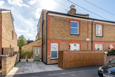 5 bedroom semi-detached house for sale