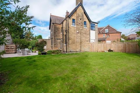 Lidgett Lane, Leeds LS8 3 bed detached house for sale