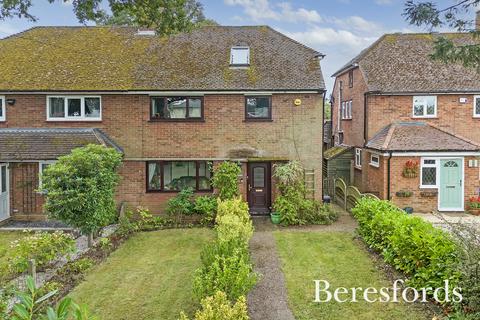 Ongar Road, Pilgrims Hatch, CM15 5 bed semi