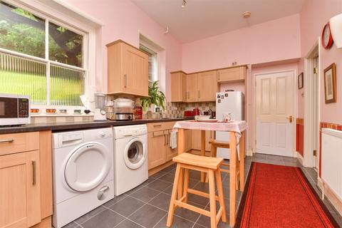 2 bedroom ground floor flat for sale