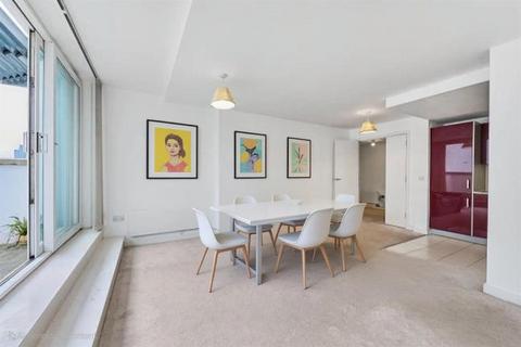 Point Pleasant, SW18 2 bed flat for sale