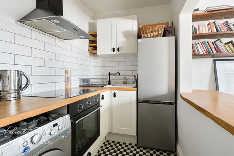 Oldhill Street, Stoke Newington, N16 1 bed flat for sale