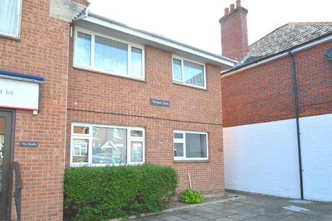 Avenue Road, Freshwater 2 bed flat for sale