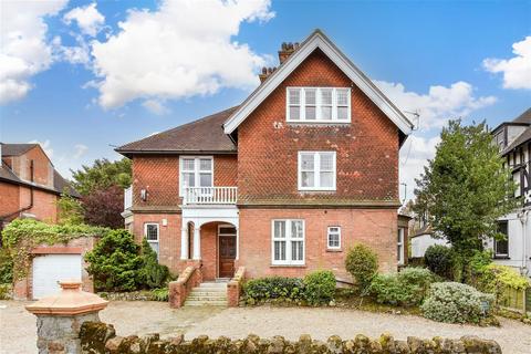 Sandgate Road, Folkestone, Kent 2 bed apartment for sale