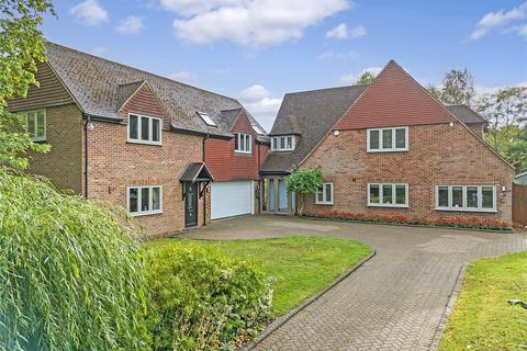 Grove Lane, Chigwell, Essex, IG7 6 bed detached house for sale