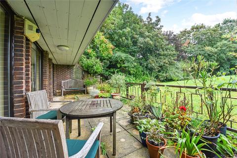 Tollhouse Close, Chichester, PO19 3 bed apartment for sale