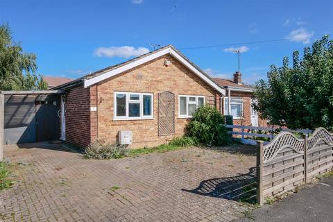 Green Close, Benson OX10 2 bed semi