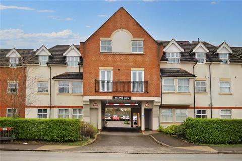 Goldsworth Road, Surrey GU21 2 bed flat for sale