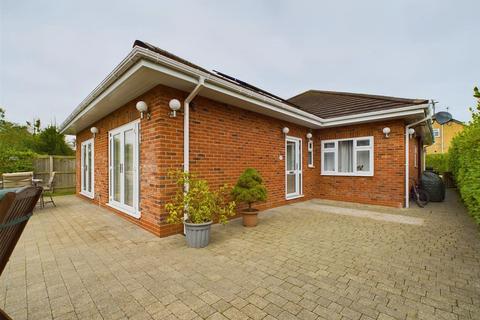 Green Lane, Bempton 3 bed detached bungalow for sale