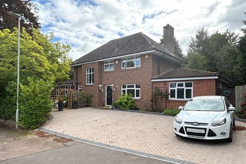 Kenilworth Avenue, Gloucester 4 bed detached house for sale