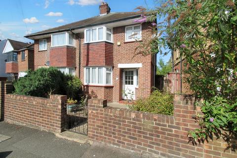 Montague Road, Uxbridge, UB8 3 bed semi