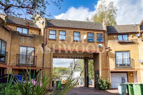 Clarence Road, Manor Park, London, E12 2 bed maisonette for sale