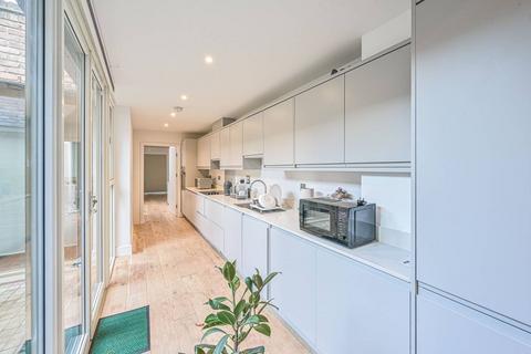 Edgewood Mews, Finchley Central... 2 bed flat for sale