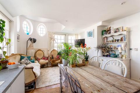 Victoria Terrace, Hove 3 bed apartment for sale