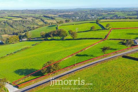 Cwmsychpant, Llanybydder 3 bed property with land for sale