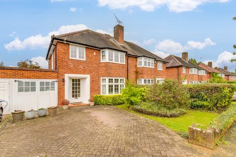 Fordwich Road, Welwyn Garden City... 3 bed semi