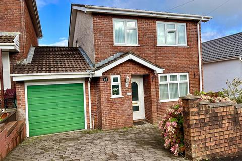 3 bedroom link detached house for sale