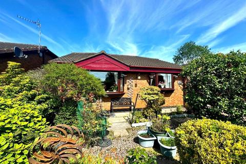 Thornlea Avenue, Hollinwood, Oldham 3 bed detached bungalow for sale