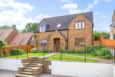 The Close, Banbury OX15 3 bed detached house for sale