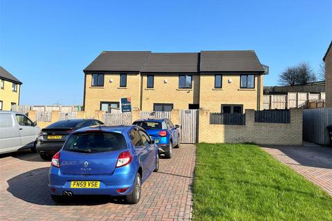 Shears Drive, Brighouse HD6 3 bed terraced house for sale
