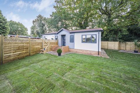 Brownfield Gardens, Maidenhead 2 bed park home for sale