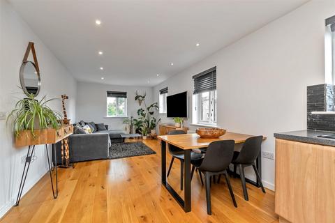 Centaurus Square, Curo Park Frogmore... 2 bed flat for sale
