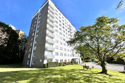 Lakeside, Kingston Upon Thames KT2 2 bed apartment for sale