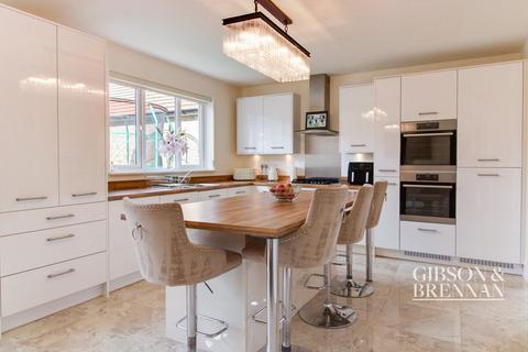 Dixon Road, Basildon, SS16 4 bed detached house for sale