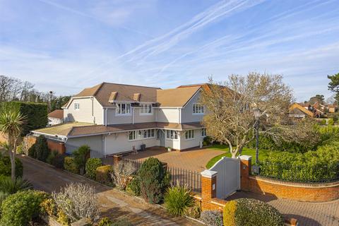 Welley Road, Wraysbury 5 bed detached house for sale