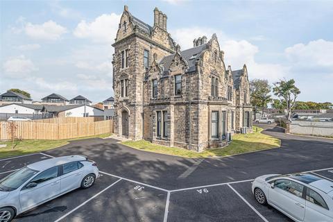 Forth Park Crescent, Kirkcaldy 2 bed flat for sale