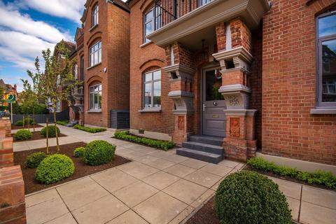 Harold Road, Crystal Palace, London... 3 bed flat for sale