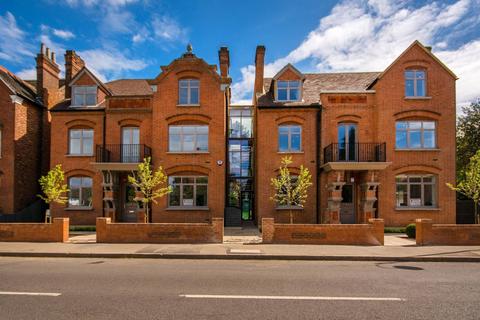 Harold Road, Crystal Palace, London... 3 bed flat for sale