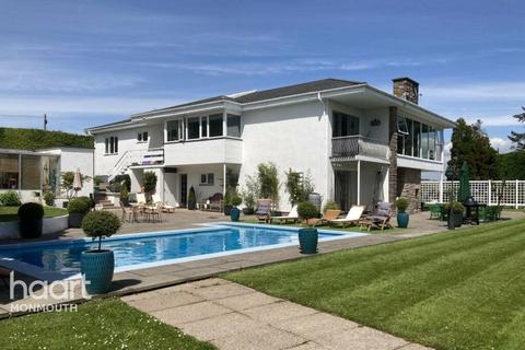 Parc Close, Usk 5 bed detached house for sale